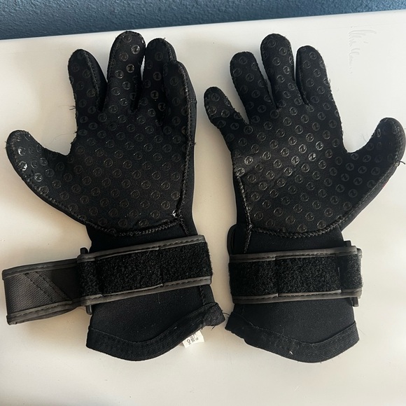 Aqua Lung Black Dive Boots and 2 PAIRSGloves Set - Picture 5 of 10